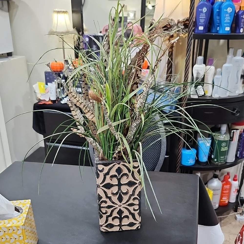 CERAMIC DECORATIVE VASE with GRASS and FEATHER ARRANGEMENT